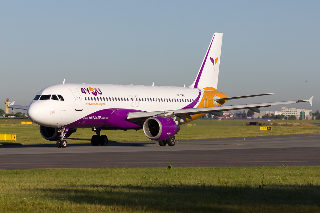 UR-CMK (445) 1993 Airbus A320-212
