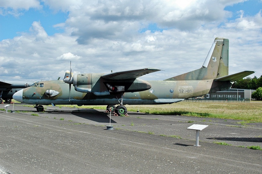52+09 (11402) 1981 Antonov An-26SM