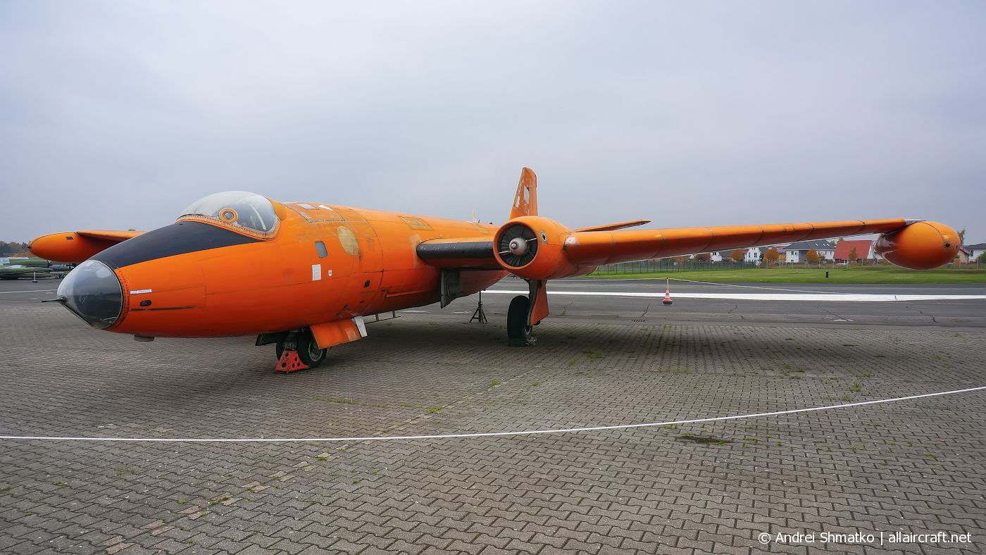 99+35 (R3/EA3/6652) 1954 English Electric Canberra B2