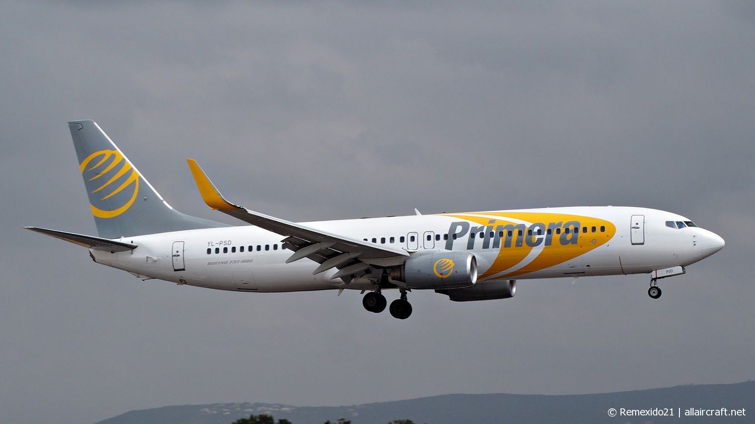 YL-PSD · Boeing 737-86N(WL) · (FAO / LPFR)