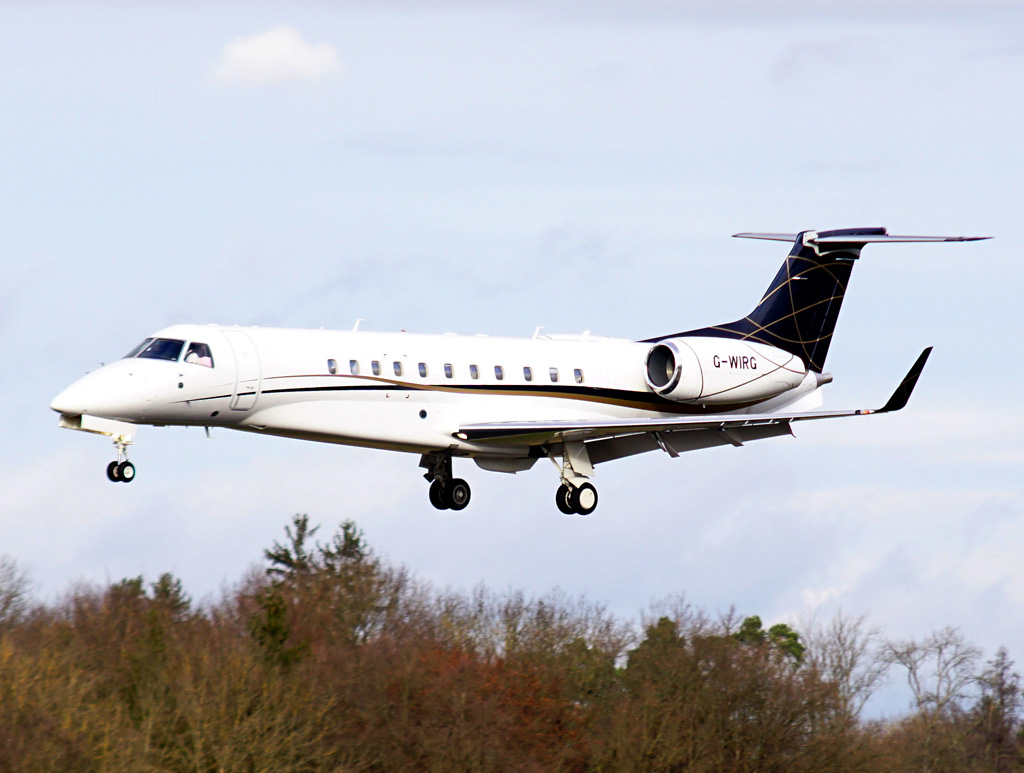 G-WIRG · Embraer ERJ-135BJ Legacy 650 · (FDH / EDNY)