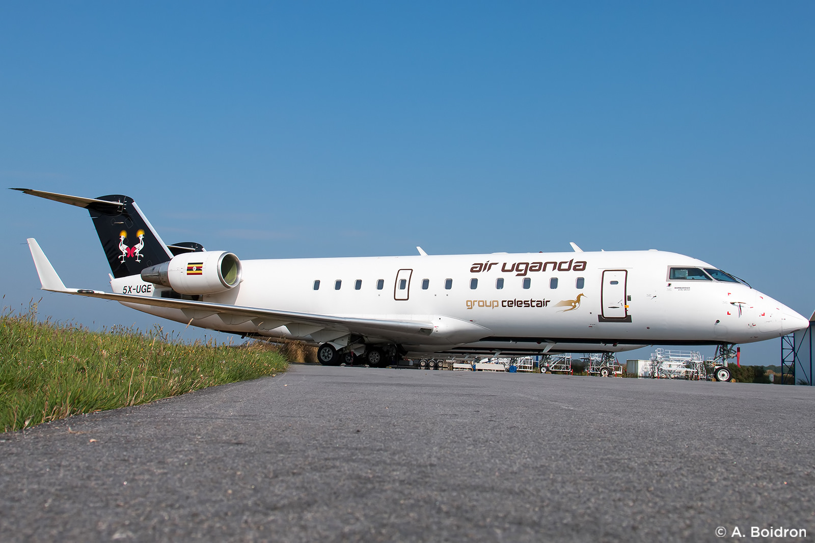 5X-UGE (cn 7356) Bombardier CRJ200ER