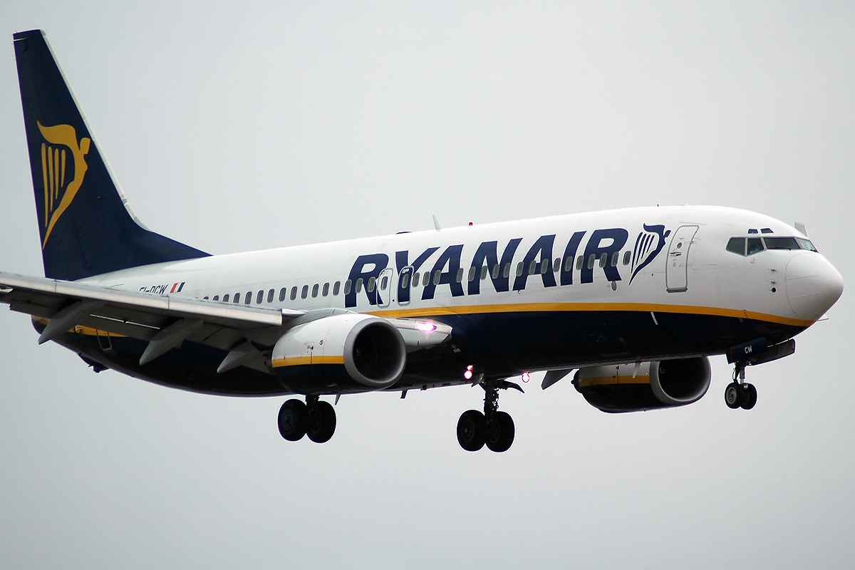 EI-DCW (33568) 2004 Boeing 737-8AS WL