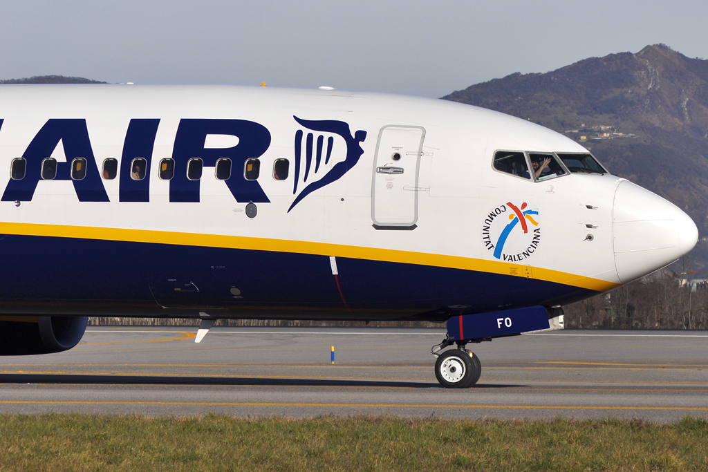 EI-EFO (cn 37539) Boeing 737-8AS