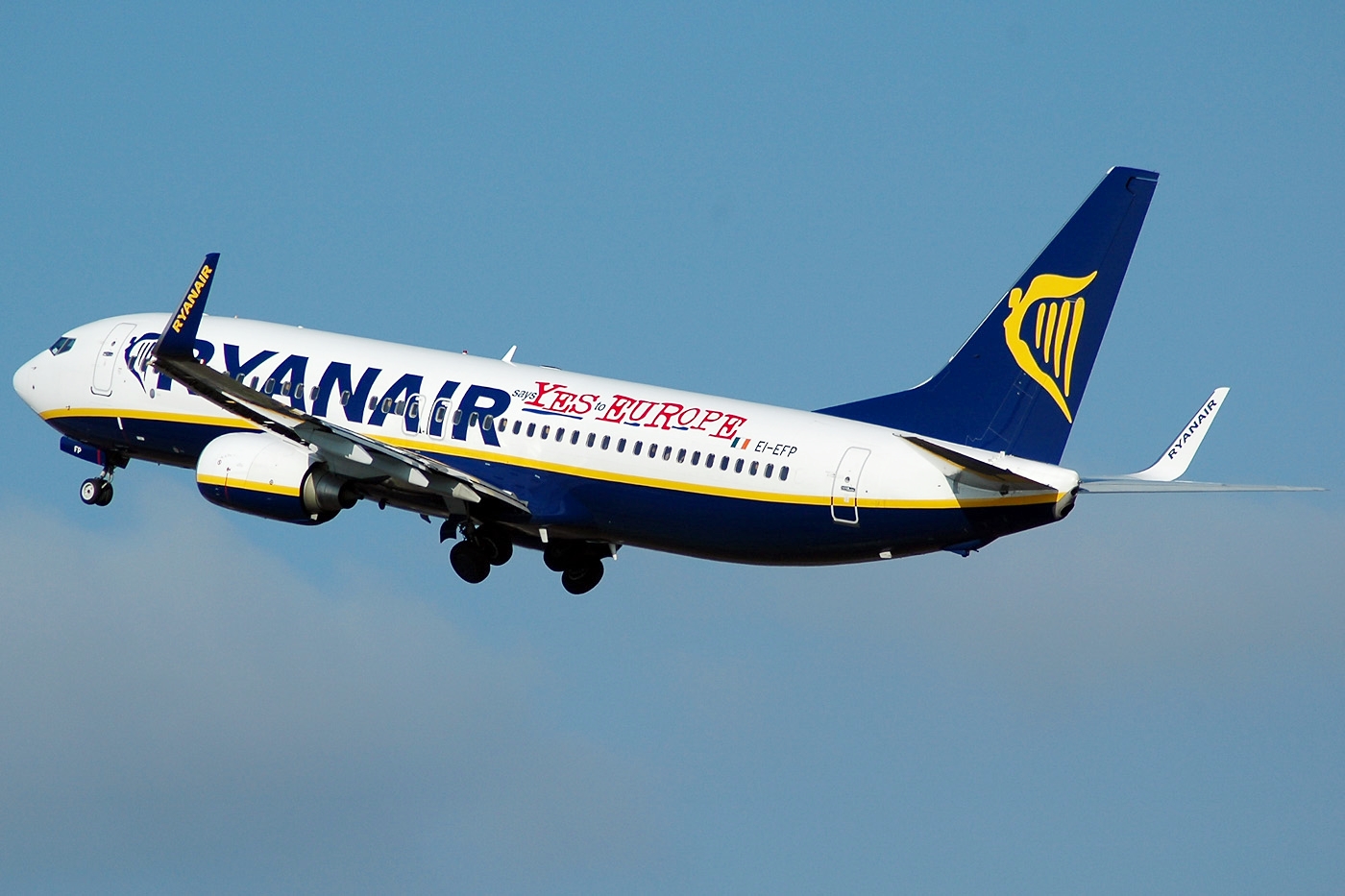 EI-EFP (37540) 2009 Boeing 737-8AS(WL)