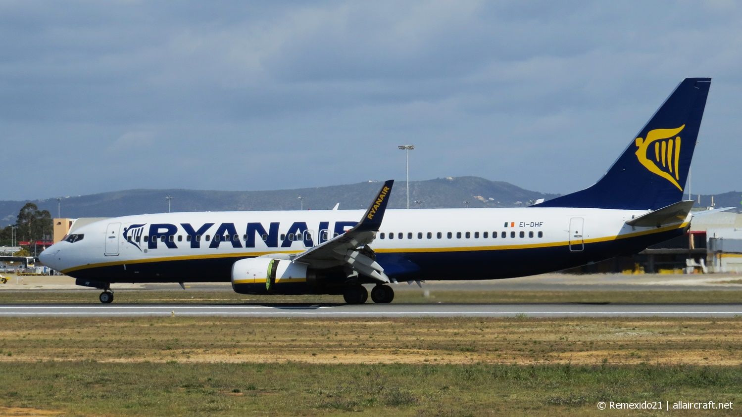 EI-DHF (33575) 2005 Boeing 737-8AS(WL)