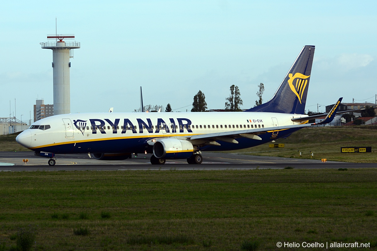 EI-EVK (40298) 2012 Boeing 737-8AS(WL)
