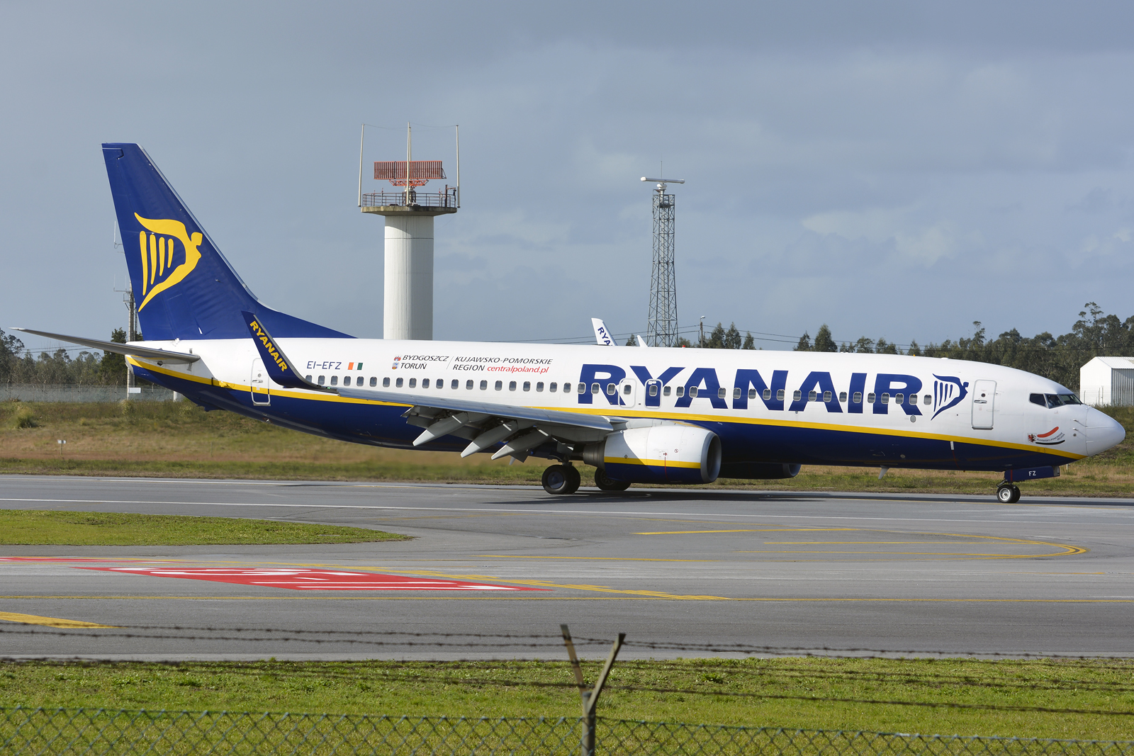 EI-EFZ (38489) 2009 Boeing 737-8AS(WL)