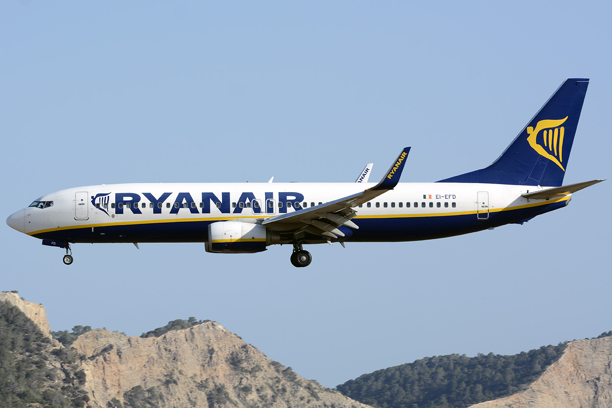 EI-EFD (35011) 2009 Boeing 737-8AS(WL)