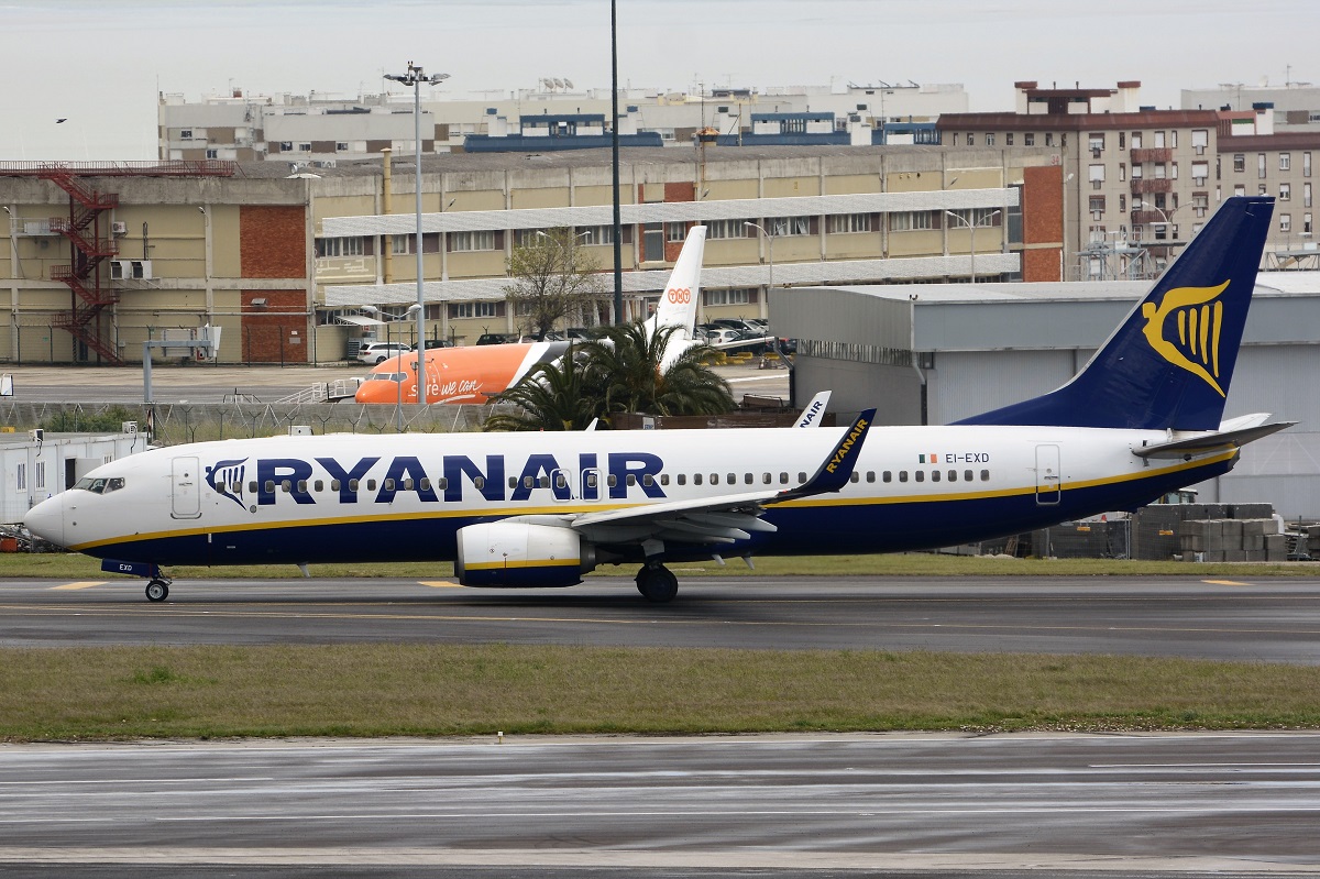 EI-EXD (40320) 2012 Boeing 737-8AS WL