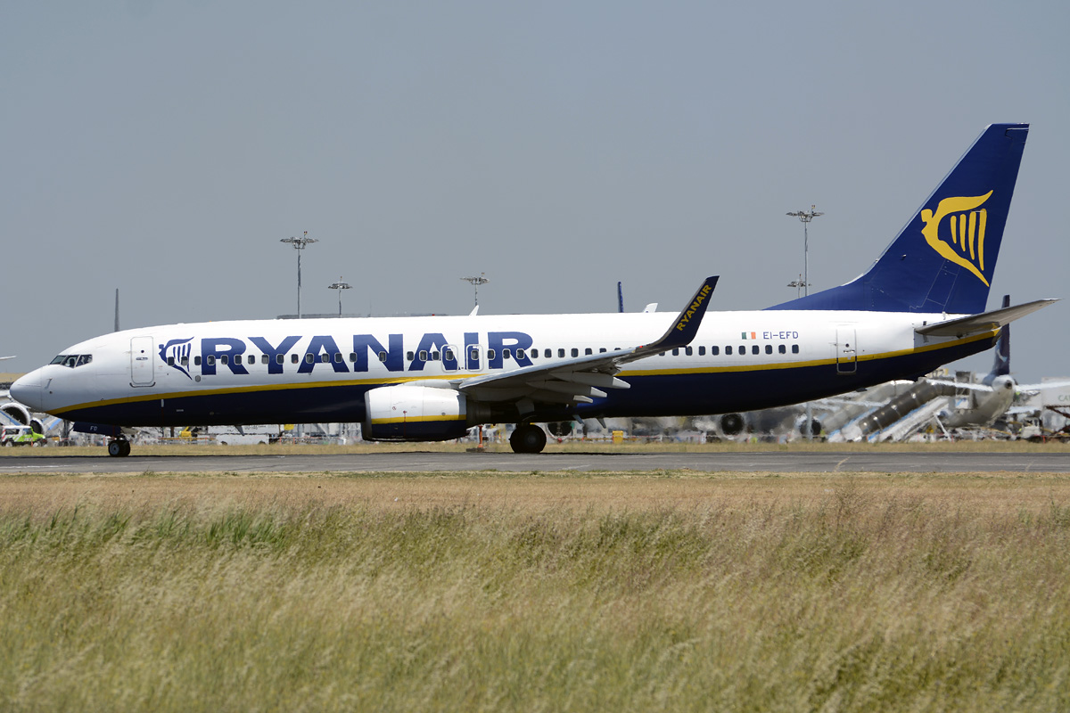 EI-EFD (35011) 2009 Boeing 737-8AS(WL)