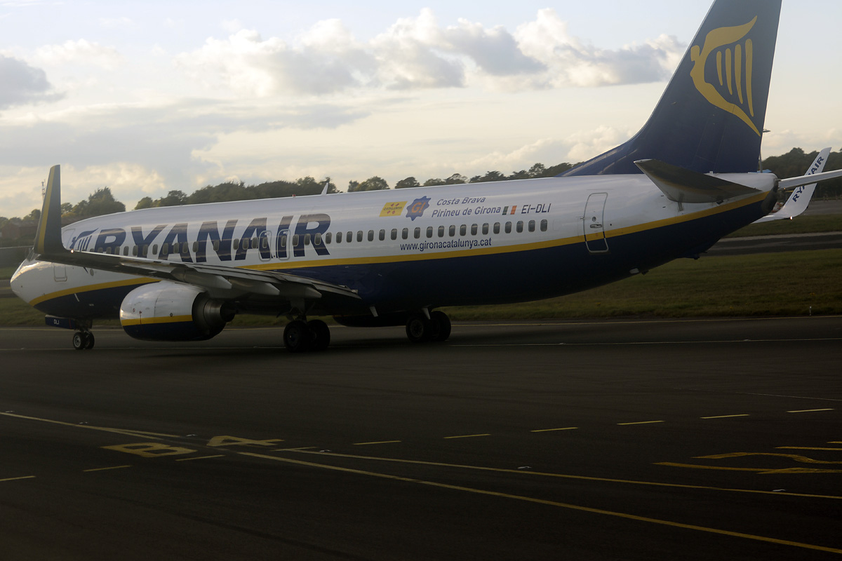 EI-DLI (33591) 2006 Boeing 737-8AS WL