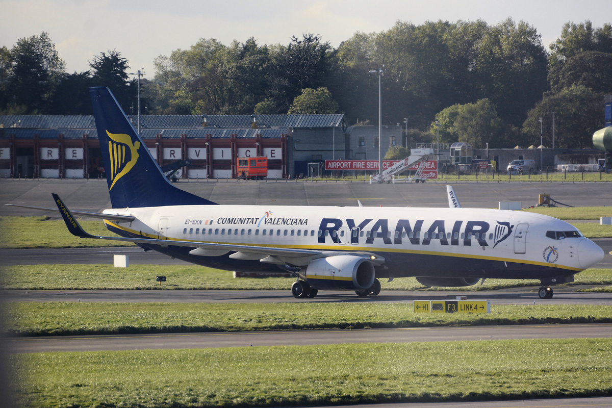 EI-EKN (35026) 2010 Boeing 737-8AS(WL)