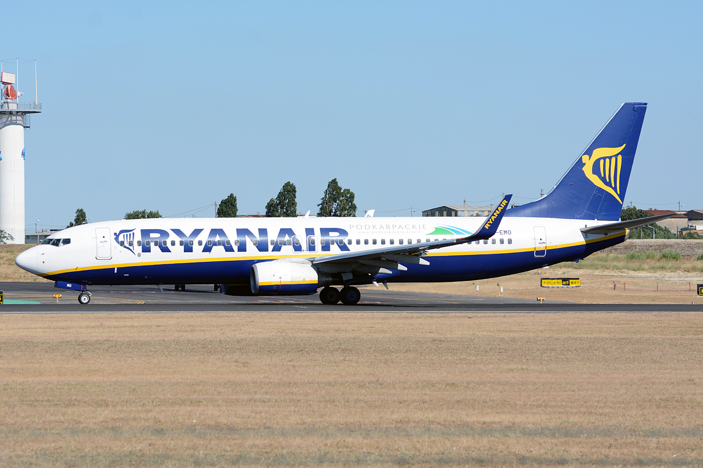 EI-EMO (40283) 2010 Boeing 737-8AS(WL)