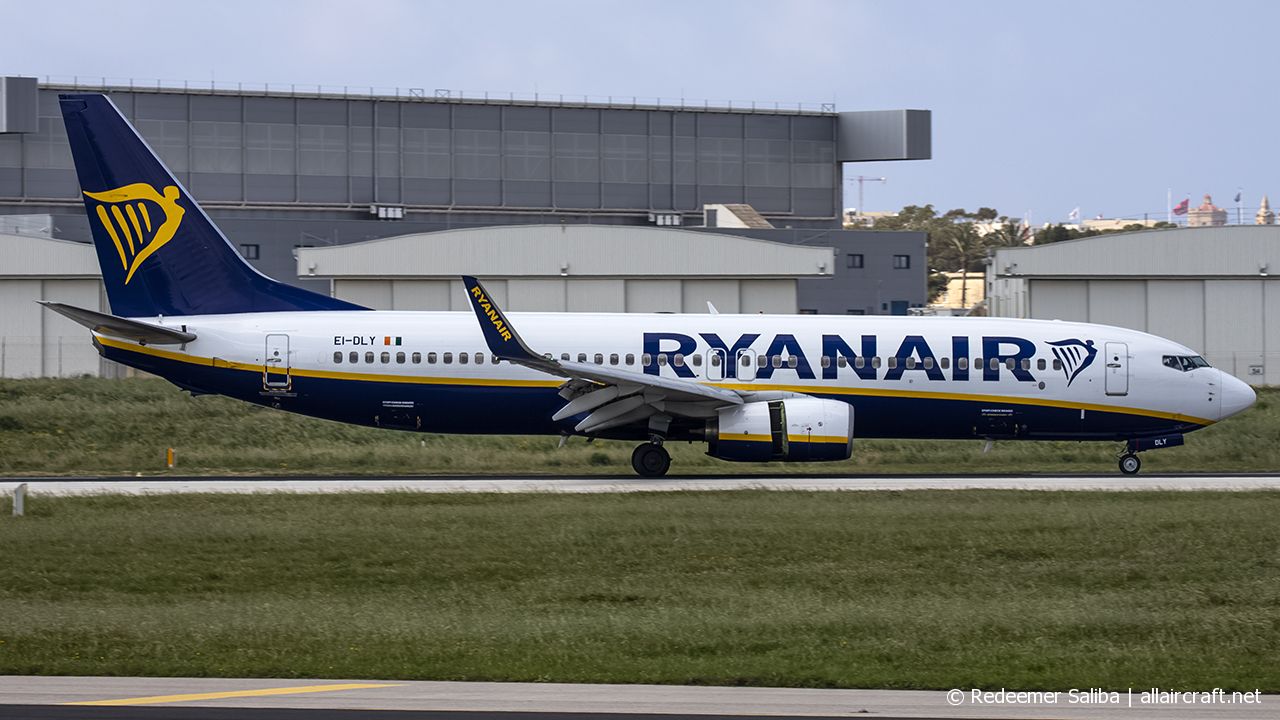EI-DLY (33601) 2006 Boeing 737-8AS(WL)