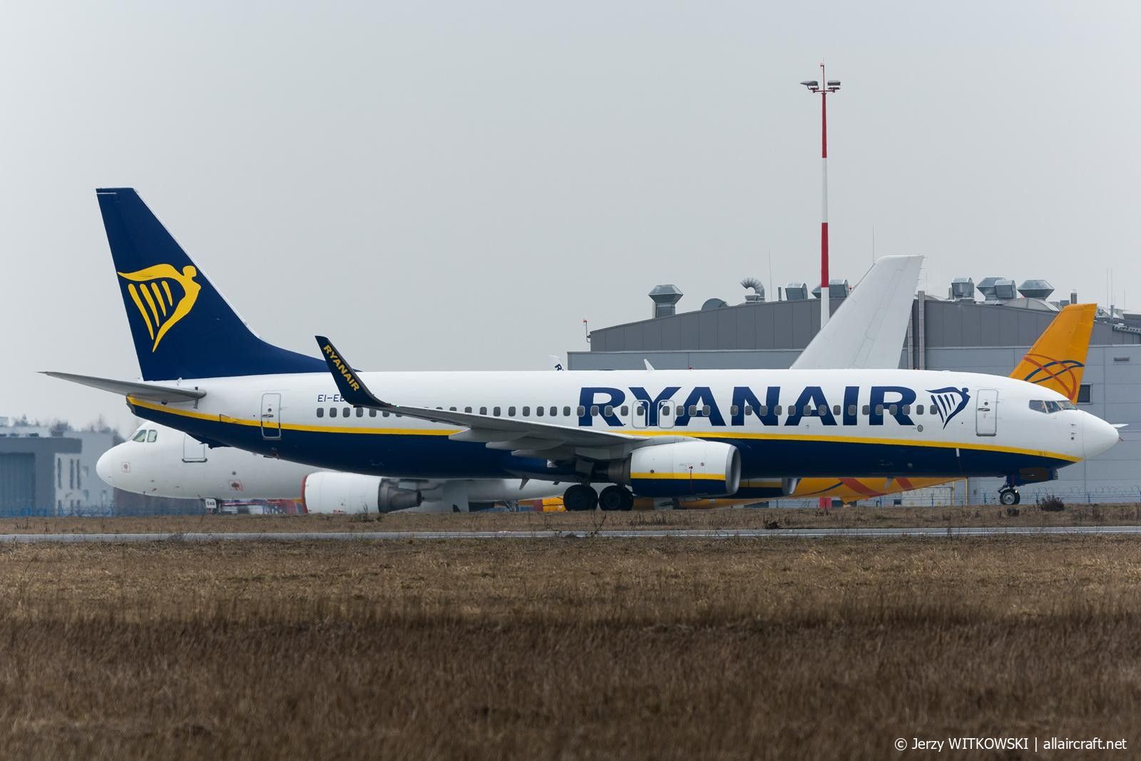 EI-EBG (37525) 2009 Boeing 737-8AS(WL)