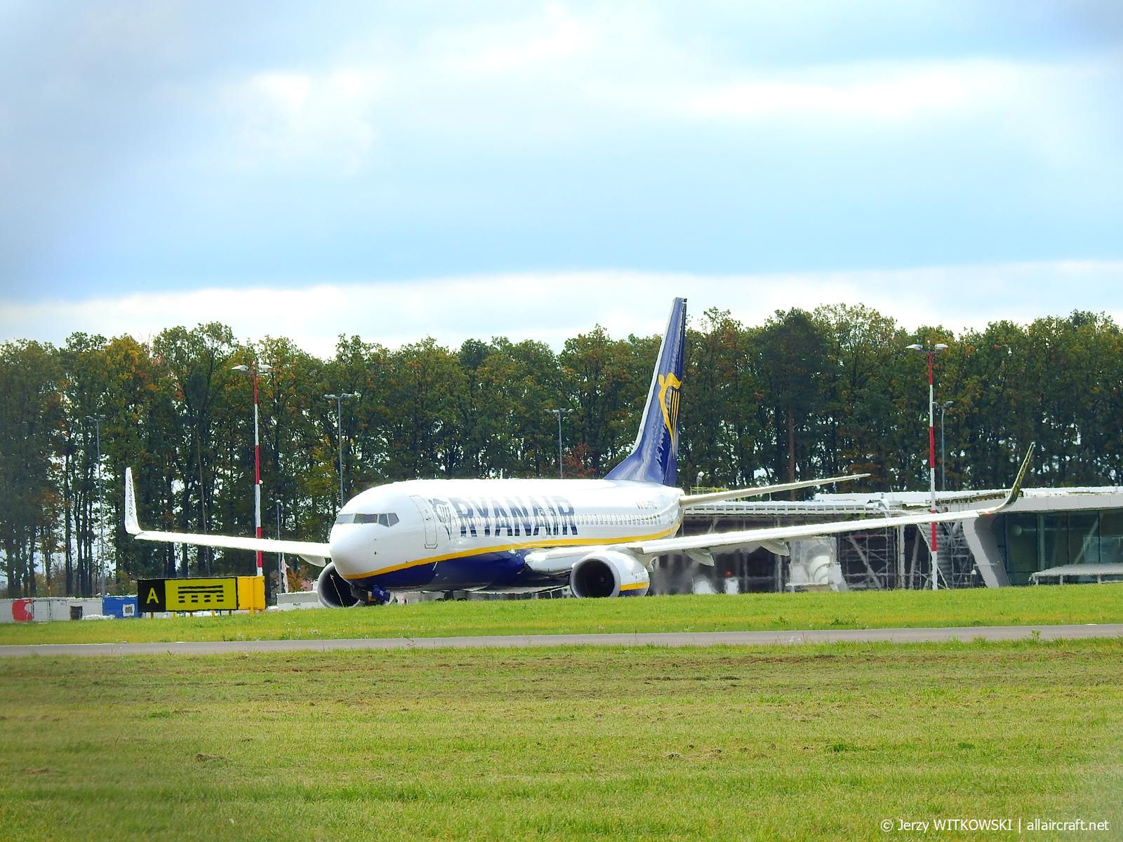 EI-ENH (35033) 2010 Boeing 737-8AS(WL)