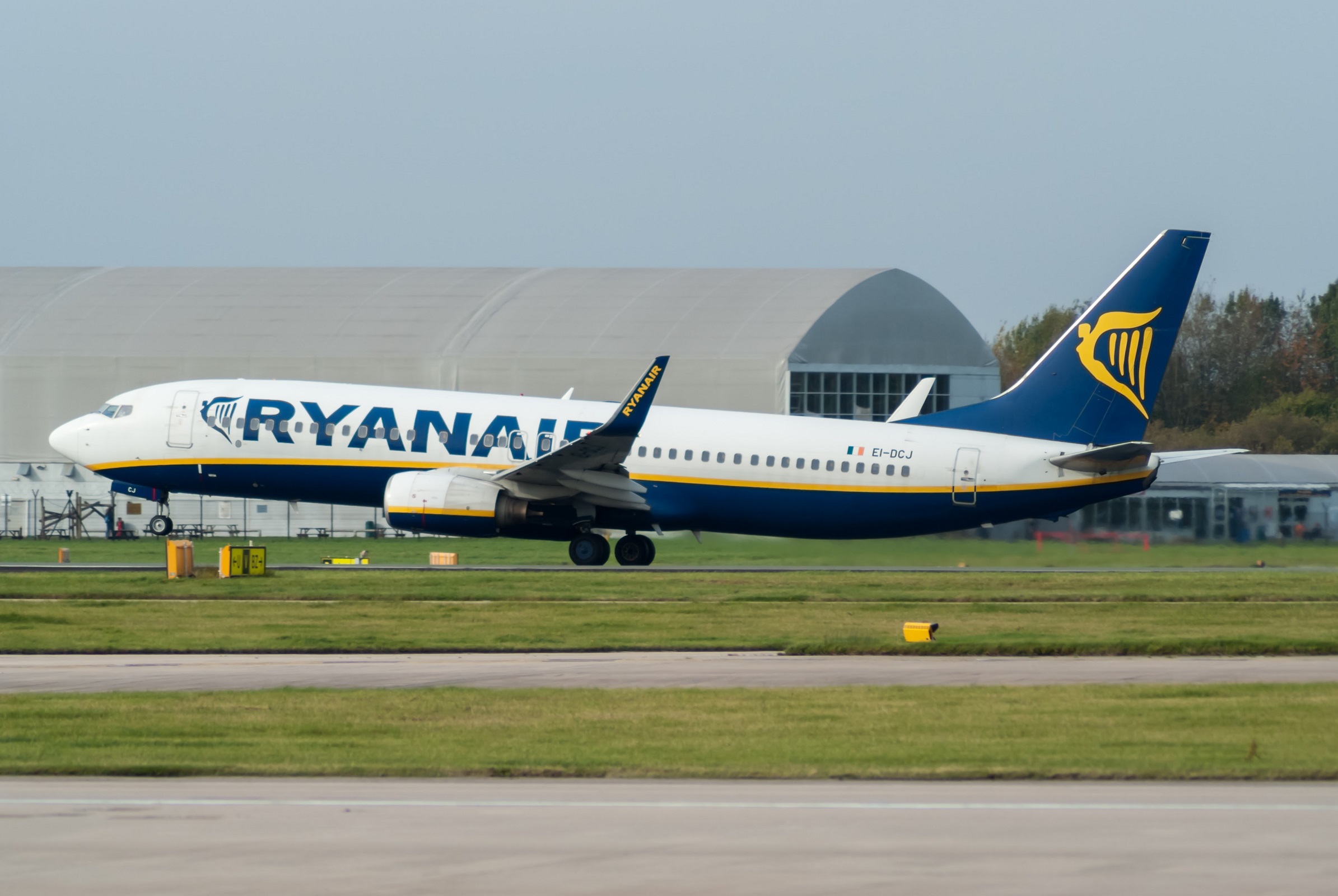 EI-DCJ (33564) 2004 Boeing 737-8AS(WL)