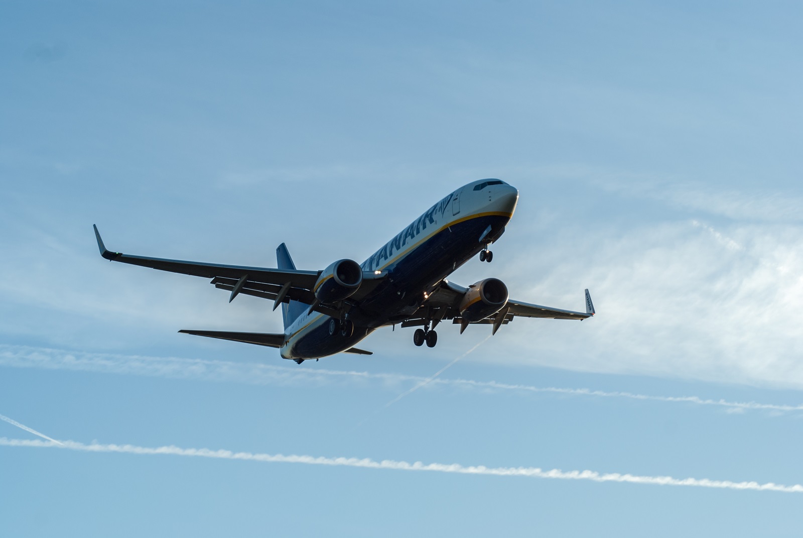 EI-EBG (37525) 2009 Boeing 737-8AS WL