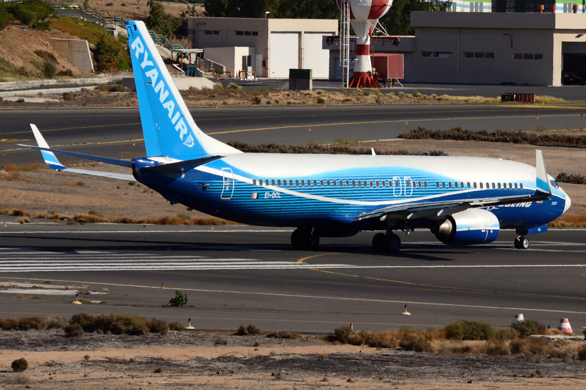 EI-DCL (33806) 2004 Boeing 737-8AS(WL)
