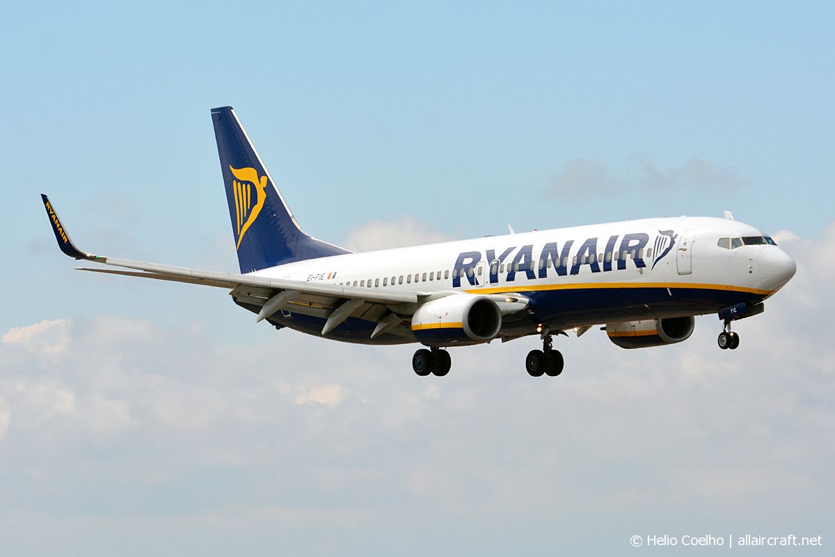 EI-FIE (44695) 2015 Boeing 737-8AS(WL)