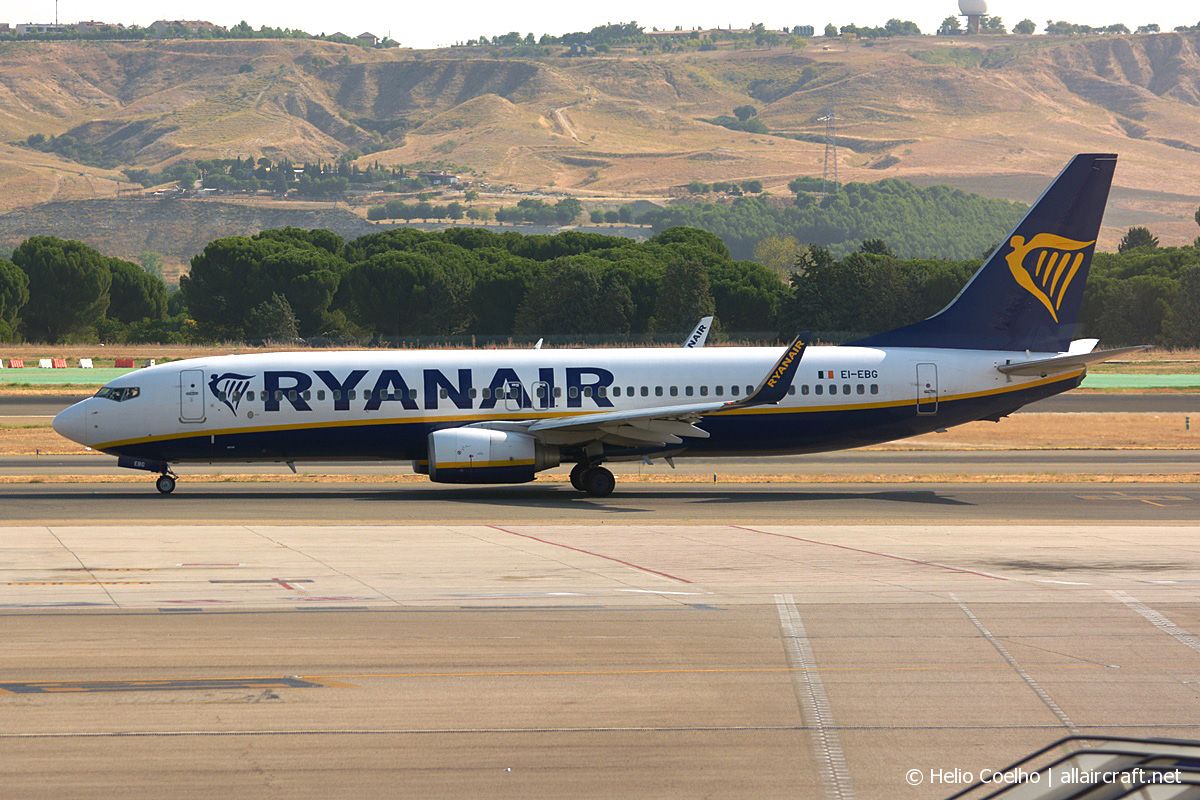 EI-EBG (37525) 2009 Boeing 737-8AS WL