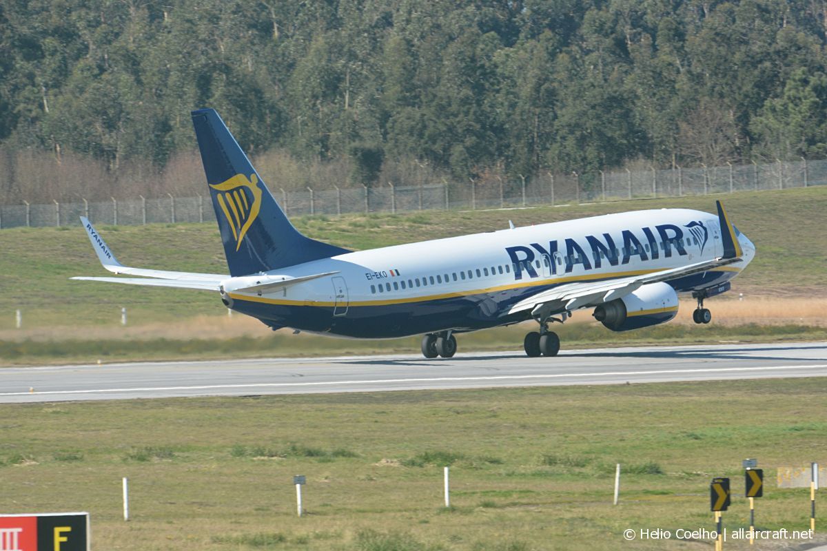 EI-EKO (35027) 2010 Boeing 737-8AS(WL)