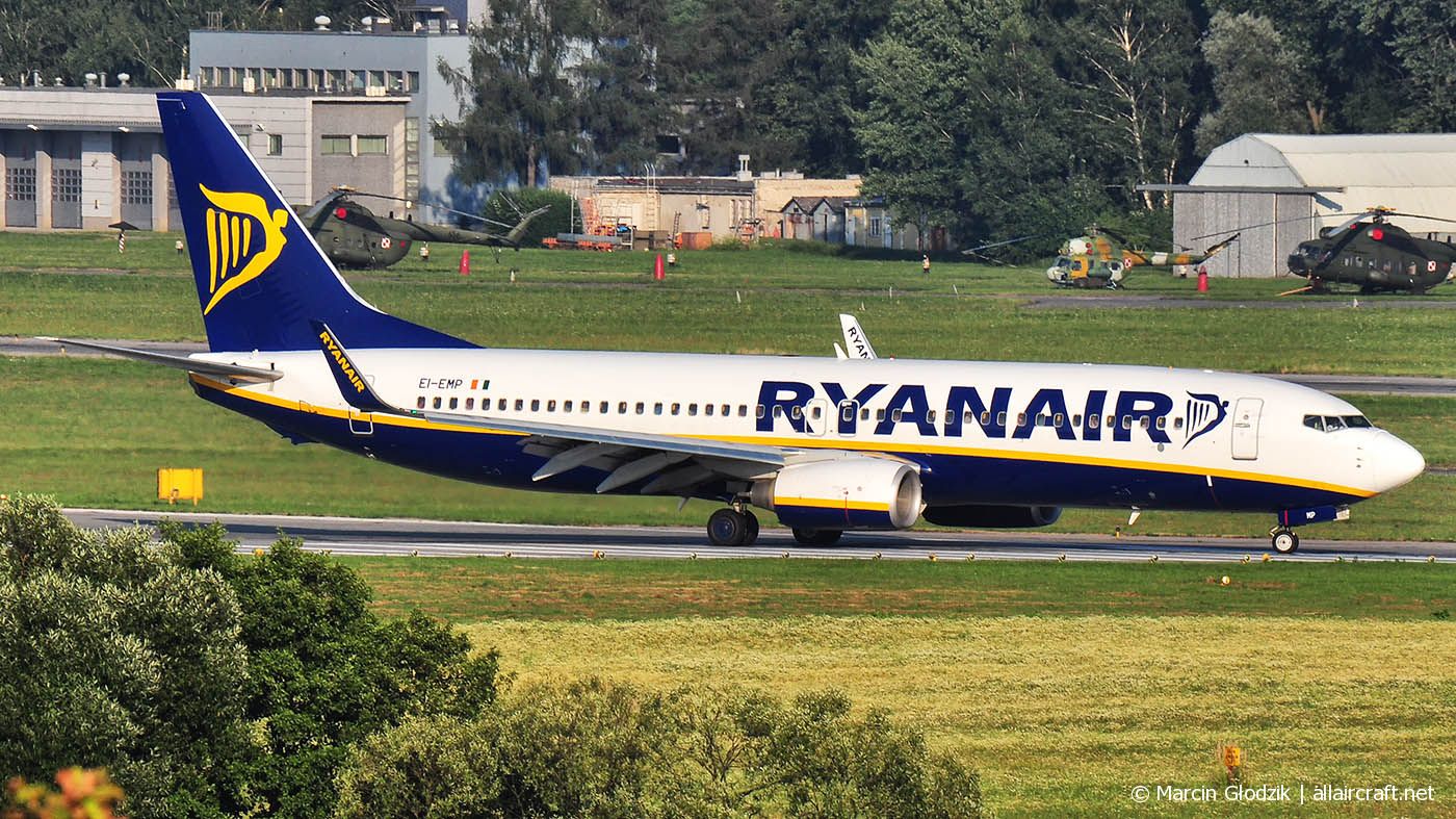 EI-EMP (40285) 2010 Boeing 737-8AS(WL)