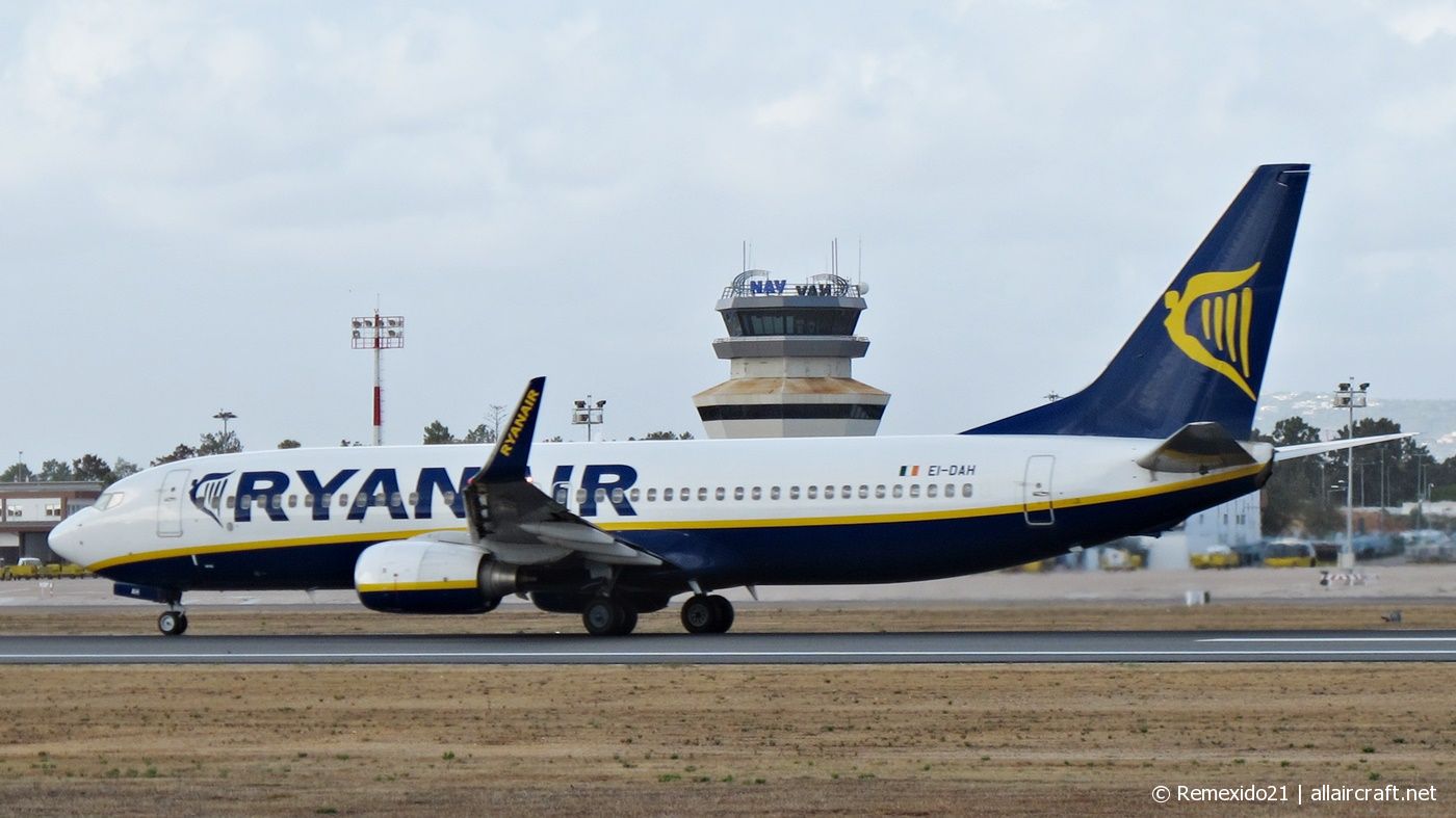 EI-DAH (33546) 2003 Boeing 737-8AS(WL)