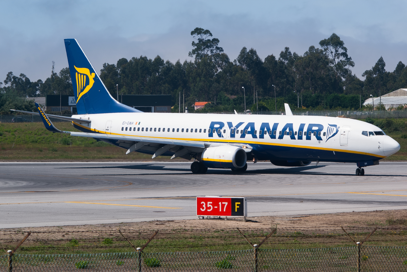 EI-DAH (33546) 2003 Boeing 737-8AS(WL)