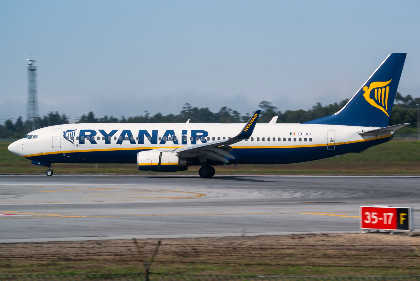 EI-DCF · Boeing 737-8AS · (OPO / LPPR)