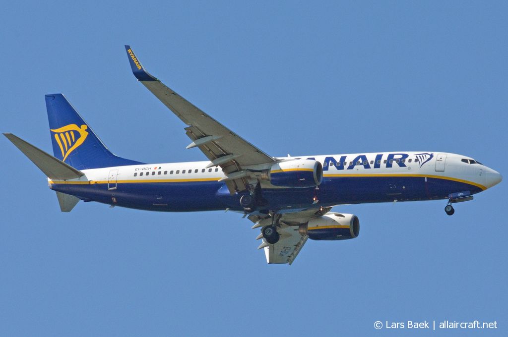 EI-DCH (33566) 2004 Boeing 737-8AS(WL)