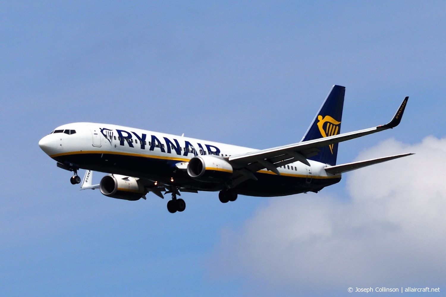 EI-DCI (33567) 2004 Boeing 737-8AS(WL)