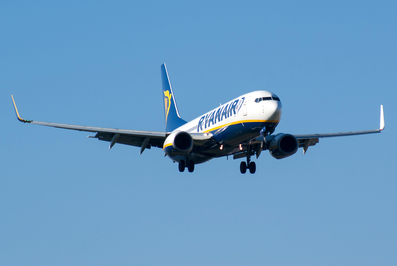 EI-DCR · Boeing 737-8AS(WL) · (OPO / LPPR)