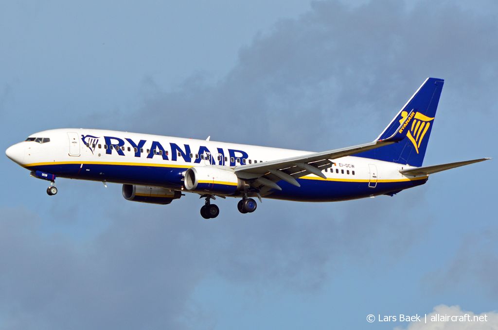 EI-DCW (33568) 2004 Boeing 737-8AS(WL)