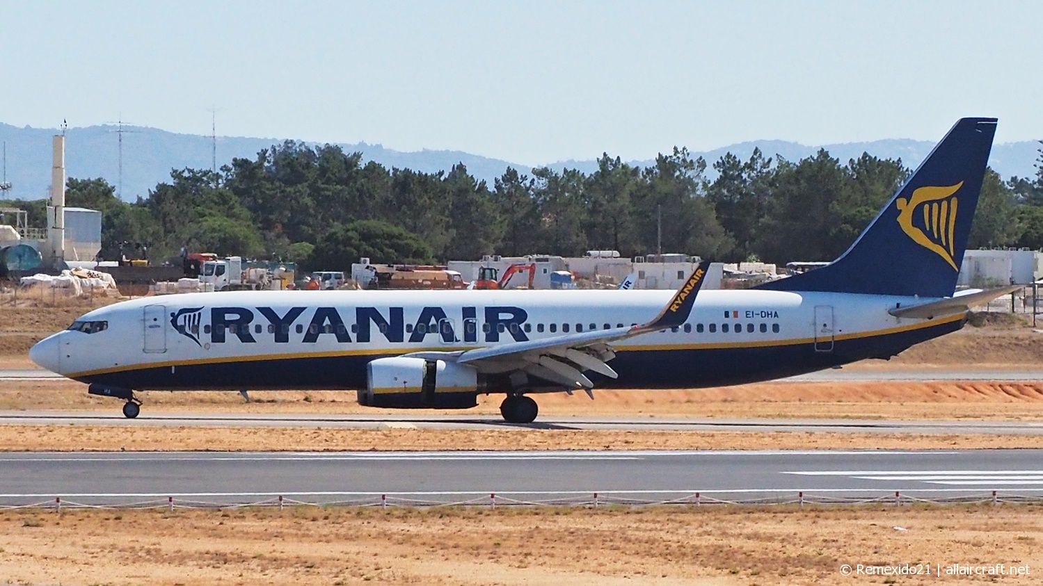 EI-DHA (33571) 2005 Boeing 737-8AS(WL)