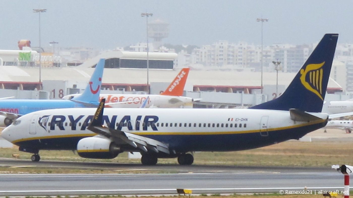 EI-DHN (33577) 2005 Boeing 737-8AS(WL)