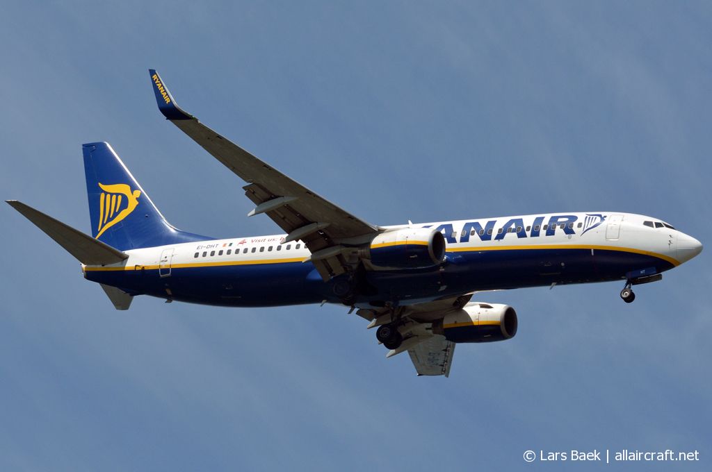 EI-DHT (33581) 2005 Boeing 737-8AS(WL)