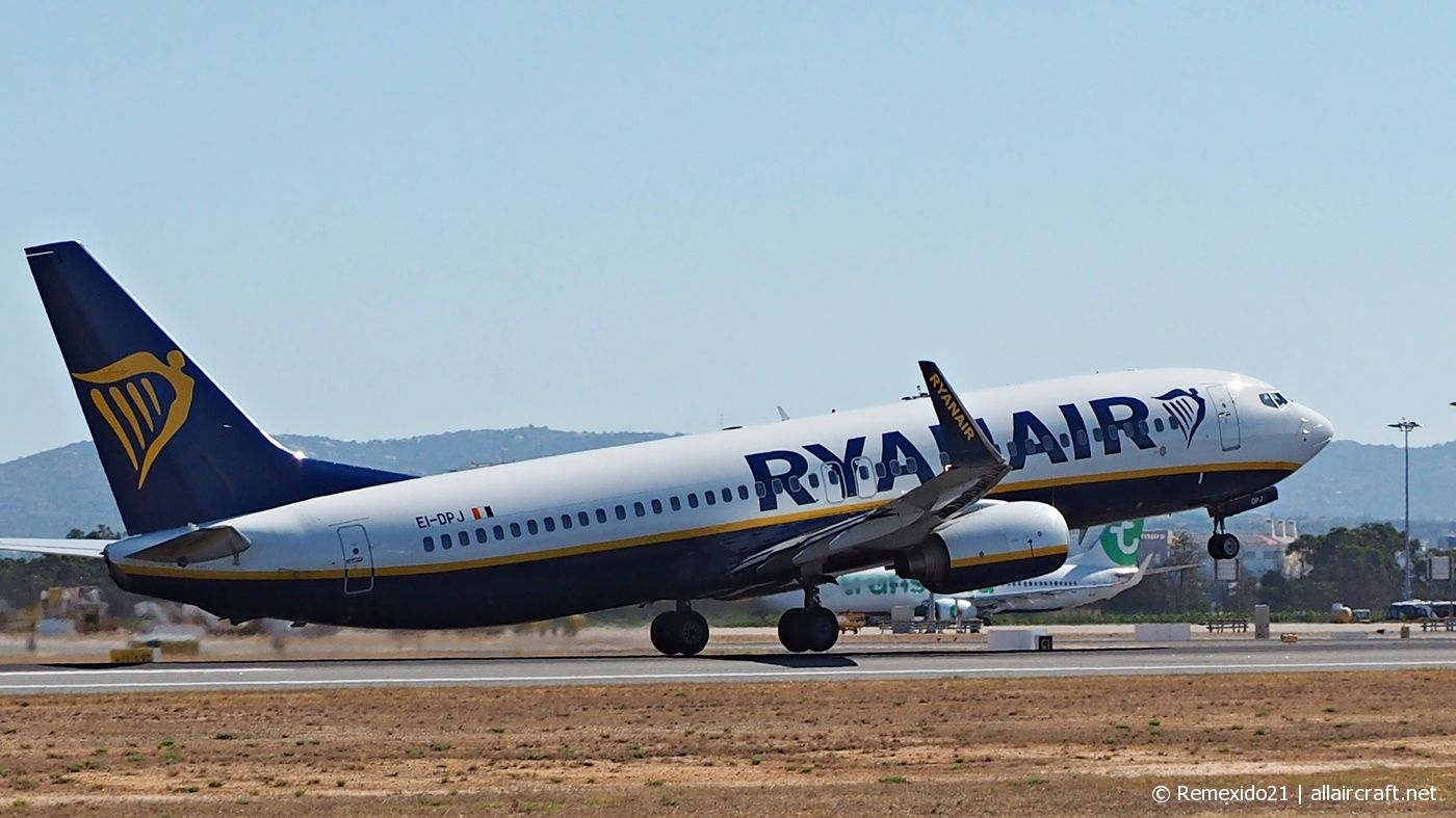 EI-DPJ (33609) 2007 Boeing 737-8AS(WL)