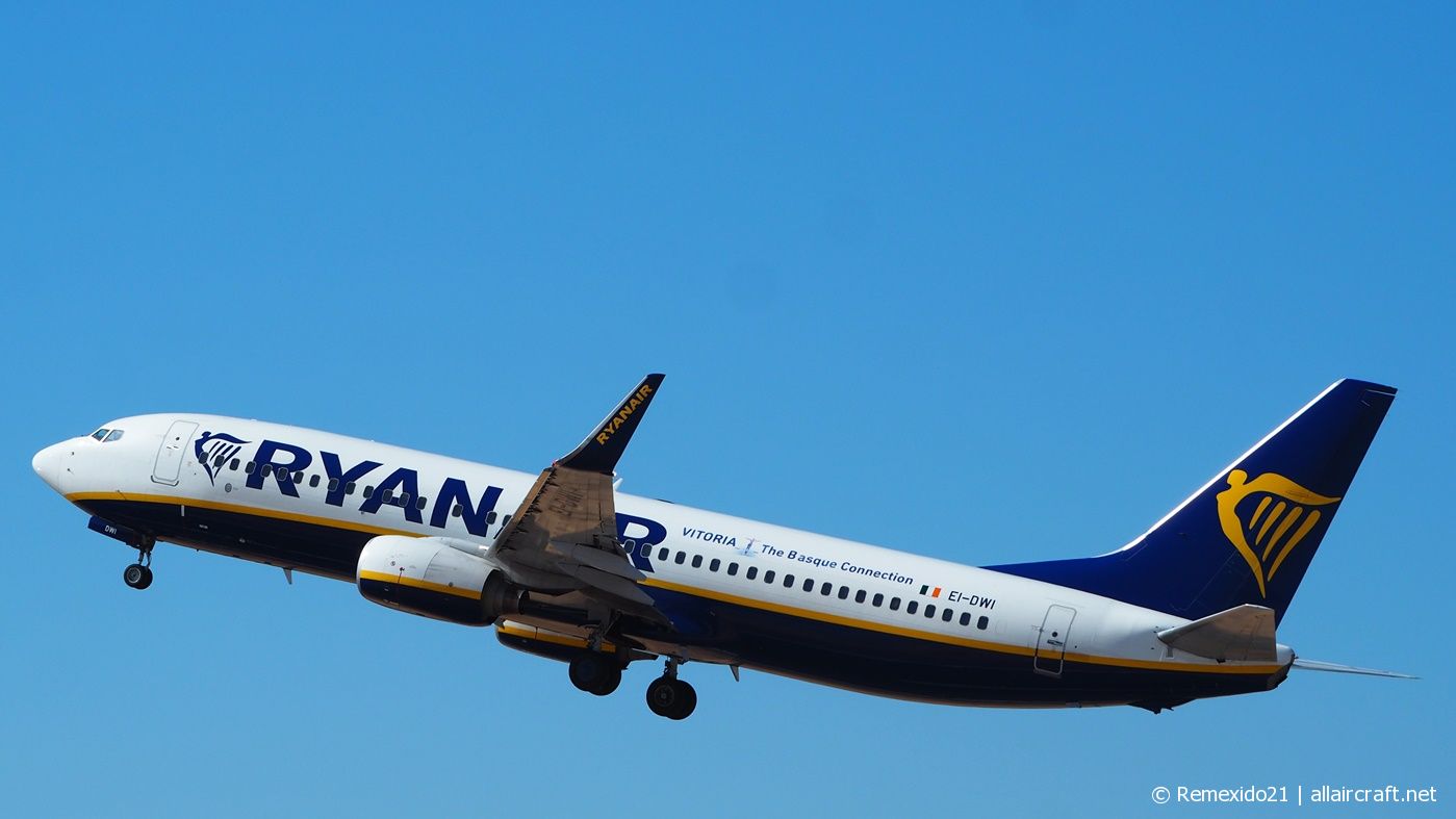 EI-DWI (33643) 2007 Boeing 737-8AS WL