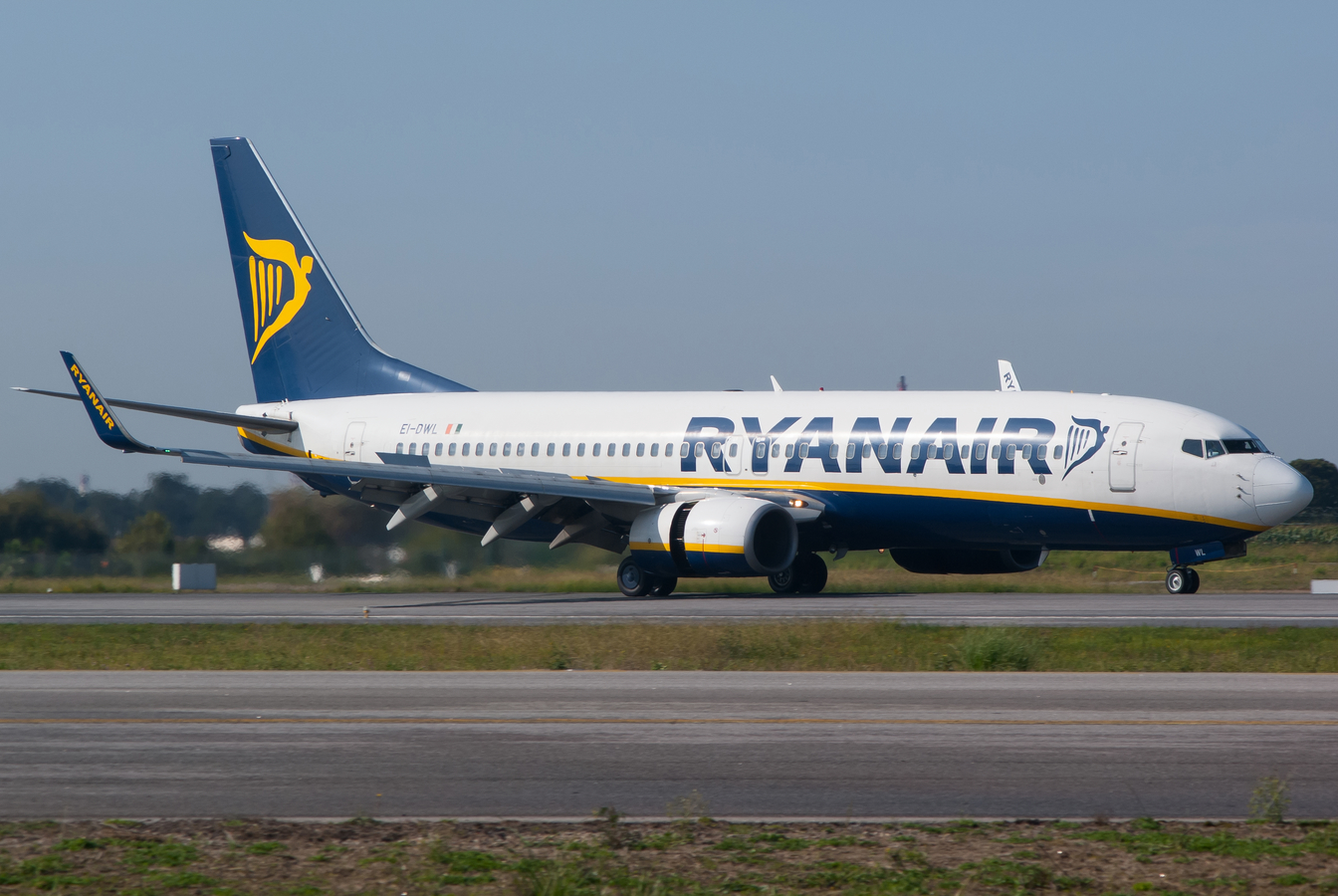 EI-DWL (33618) 2007 Boeing 737-8AS(WL)