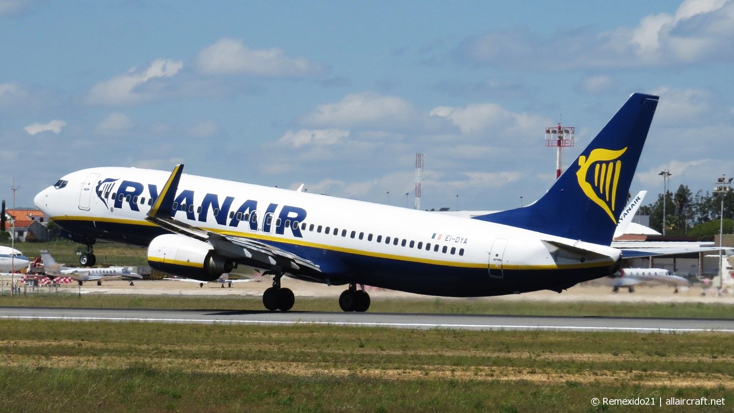 EI-DYA · Boeing 737-8AS(WL) · (FAO / LPFR)