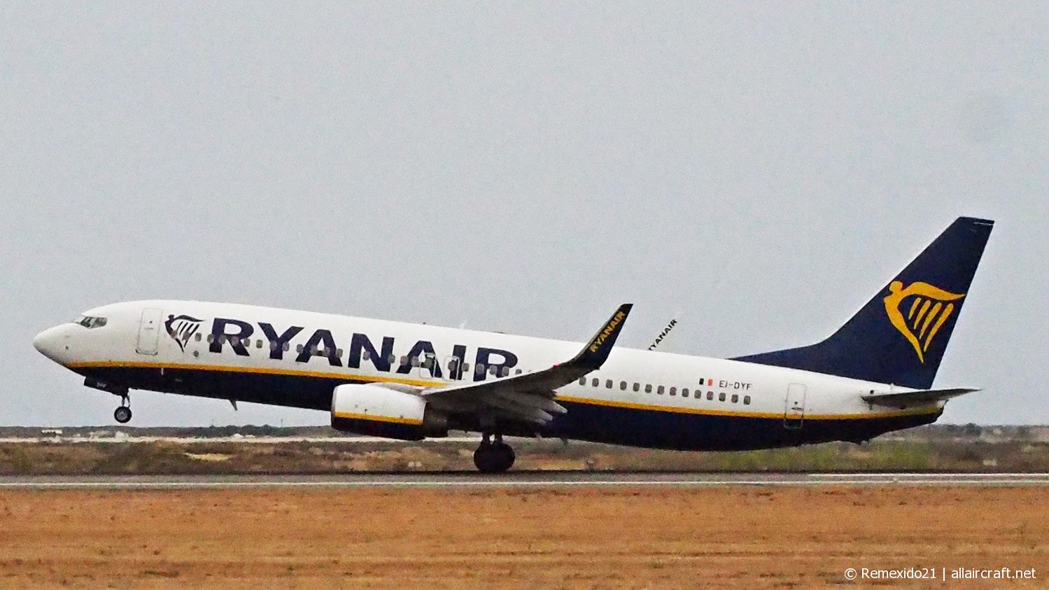 EI-DYF (cn 36569) Boeing 737-8AS(WL)