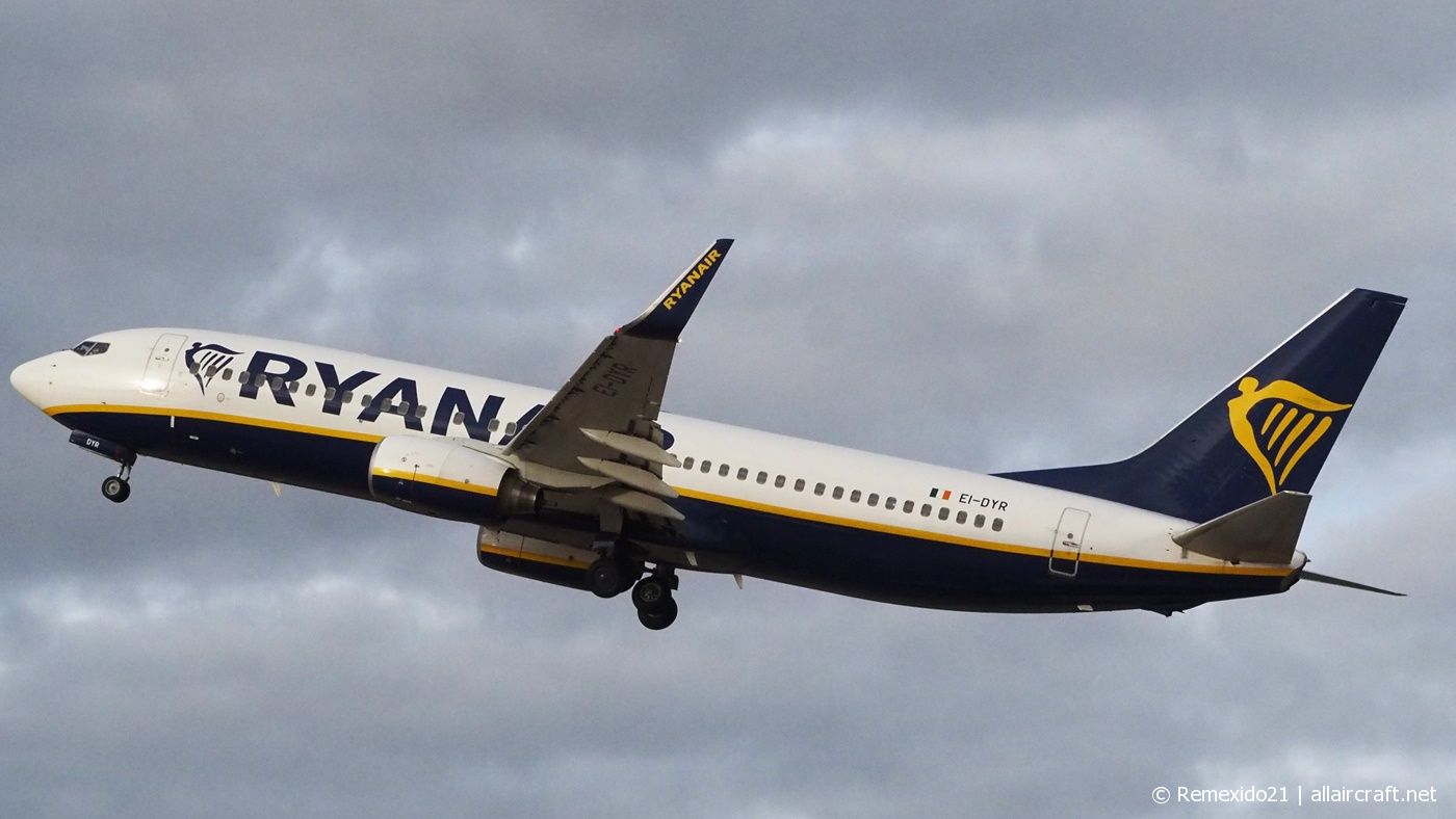 EI-DYR (37513) 2008 Boeing 737-8AS(WL)