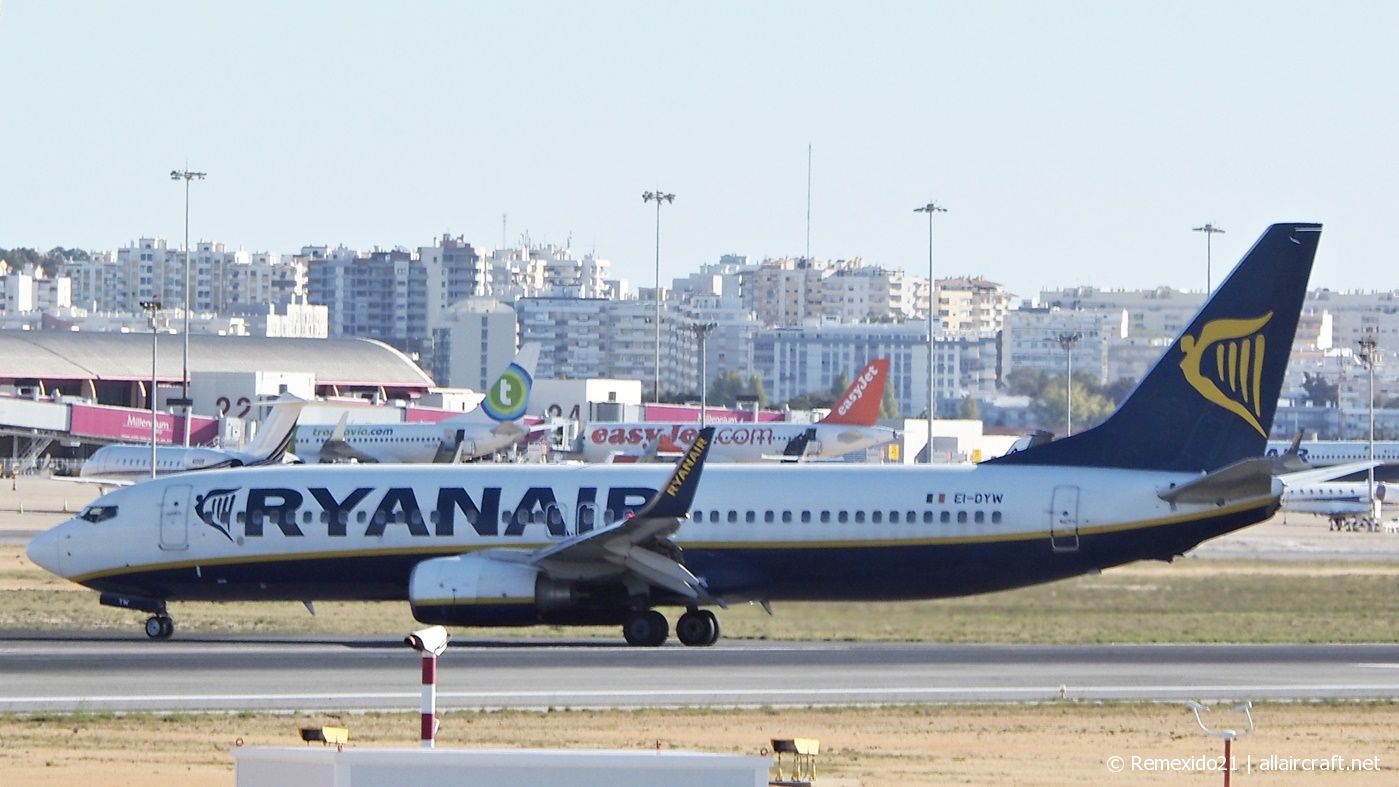 EI-DYW (33635) 2008 Boeing 737-8AS