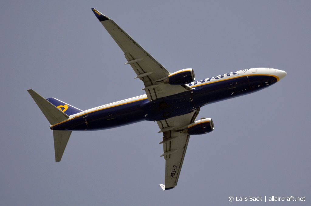 EI-EBH (37526) 2009 Boeing 737-8AS(WL)