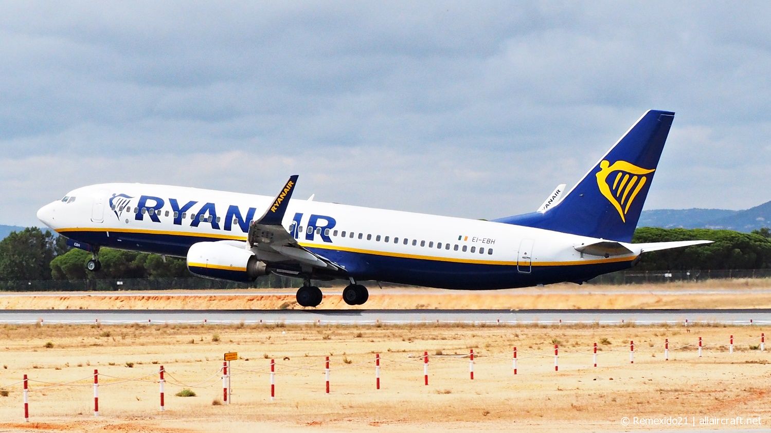 EI-EBH (37526) 2009 Boeing 737-8AS(WL)