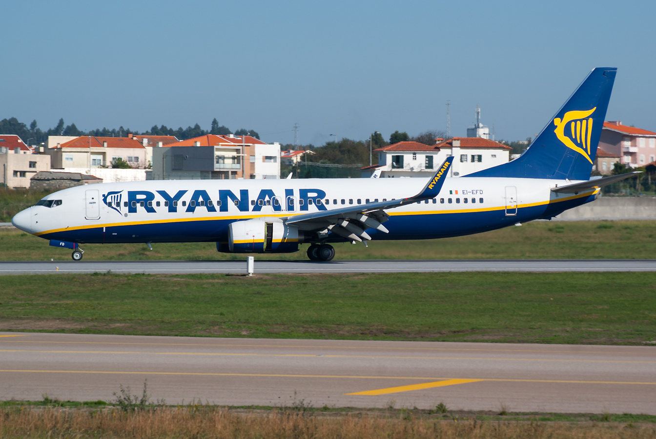 EI-EFD (35011) 2009 Boeing 737-8AS(WL)