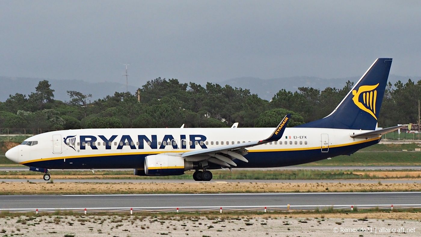 EI-EFK (37537) 2009 Boeing 737-8AS(WL)