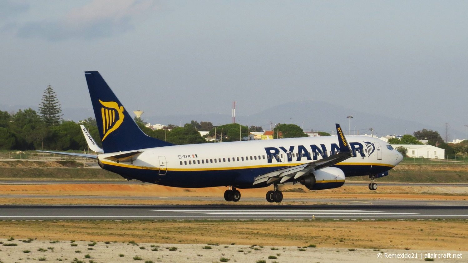 EI-EFM (37535) 2009 Boeing 737-8AS(WL)